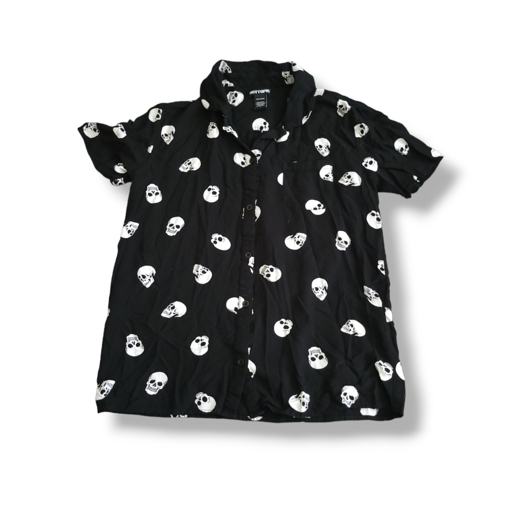 Hot Topic | Cute Black/White Skulls Button Down Shirt (SIZE S)